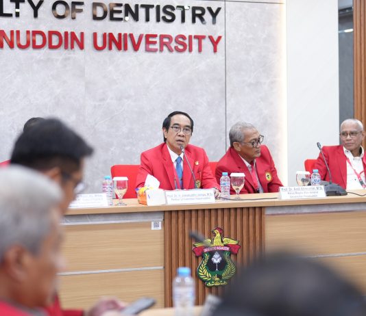 Unhas Tegas Jaga Integritas UTBK SNBT 2026, Perketat Pengawasan dan Antisipasi Kecurangan FOTO: Rektor Unhas, Prof. Dr. Ir. Jamaluddin Jompa, M.Sc, dalam Konferensi Pers Pelaksanaan UTBK SNBT 2026 yang berlangsung di Ruang Senat FKG, Universitas Hasanuddin, Kampus Tamalanrea, Selasa (21/4).