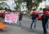 GAM Desak Polrestabes Makassar Tuntaskan Kasus Perampasan HP di Sekitar Makodam Hasanuddin FOTO: Sejumlah mahasiswa yang tergabung dalam Gerakan Aktivis Mahasiswa (GAM) kembali menggelar aksi unjuk rasa di depan Polrestabes Makassar, Selasa (21/4/2026).