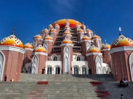 Gaji Marbot Masjid 99 Kubah CPI Makassar Capai Rp 37 Juta? FOTO: Masjid 99 Kubah di Jl. H. Bau No.36, Kunjung Mae, Kec. Mariso, Kota Makassar, Sulawesi Selatan. (Dok via Google)