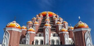 Gaji Marbot Masjid 99 Kubah CPI Makassar Capai Rp 37 Juta? FOTO: Masjid 99 Kubah di Jl. H. Bau No.36, Kunjung Mae, Kec. Mariso, Kota Makassar, Sulawesi Selatan. (Dok via Google)