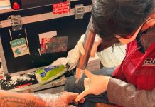 Semarak Hari Bakti Pemasyarakatan ke-62, Rutan Makassar Jalin Kerja Sama Hapus Tato Gratis FOTO: Dalam rangka Semarak Hari Bakti Pemasyarakatan ke-62, Rumah Tahanan Negara Kelas I Makassar menggelar kegiatan sosial berupa hapus tato bagi warga binaan. Sabtu(25/4)