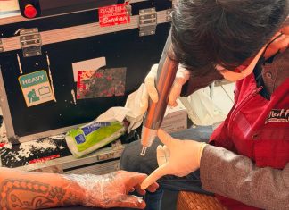 Semarak Hari Bakti Pemasyarakatan ke-62, Rutan Makassar Jalin Kerja Sama Hapus Tato Gratis FOTO: Dalam rangka Semarak Hari Bakti Pemasyarakatan ke-62, Rumah Tahanan Negara Kelas I Makassar menggelar kegiatan sosial berupa hapus tato bagi warga binaan. Sabtu(25/4)