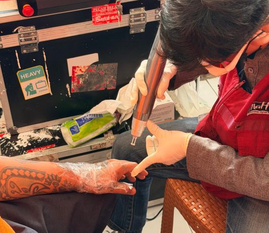 Semarak Hari Bakti Pemasyarakatan ke-62, Rutan Makassar Jalin Kerja Sama Hapus Tato Gratis FOTO: Dalam rangka Semarak Hari Bakti Pemasyarakatan ke-62, Rumah Tahanan Negara Kelas I Makassar menggelar kegiatan sosial berupa hapus tato bagi warga binaan. Sabtu(25/4)