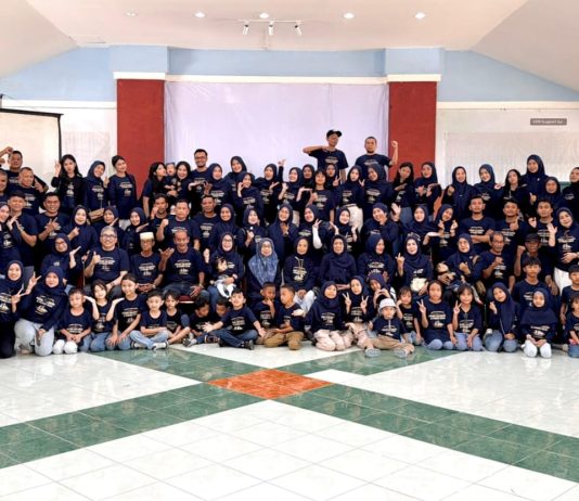 Pererat Tali Persaudaraan, Keluarga Besar Puang Halimun dan Puang Deda Bulukumba Gelar Gathering di Akkarena FOTO: Ratusan anggota keluarga besar keturunan Puang Halimun dan Puang Deda asal Bulukumba memadati kawasan Pantai Akkarena, Makassar, pada Minggu (26/4/2026).