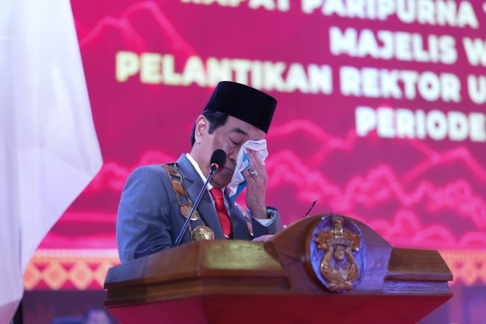 FOTO: Prof. Dr. Ir. Jamaluddin Jompa, M.Sc. dilantik sebagai Rektor Unhas untuk periode kedua masa bakti 2026–2030, Senin (27/4).