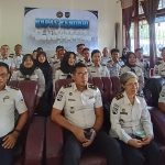 Pegawai Bapas Kendari Ikuti Tasyakuran Hari Bakti Pemasyarakatan ke-62 secara Virtual FOTO: Pegawai Balai Pemasyarakatan (Bapas) Kelas II Kendari mengikuti kegiatan Tasyakuran Hari Bakti Pemasyarakatan (HBP) ke-62 Tahun 2026 melalui zoom meeting di aula Bapas Kelas II Kendari, Senin tanggal 27 April 2026.