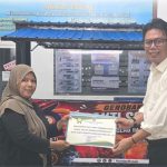 Plh Kepala Rutan Kelas IIA Kendari Serahkan Gerobak Usaha Bagi Warga Kurang Mampu FOTO: Plh. Kepala Rutan Kelas IIA Kendari, Amsar, S.H., M.H. saat menyerahkan secara simbolis bantuan gerobak usaha bagi warga kurang mampu. Senin, 27 April 2026.