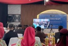 Rutan Kendari Gelar Tasyakuran dalam Rangka Peringati Hari Bhakti Pemasyarakatan ke-62 FOTO: Pelaksana tugas (Plh), Kepala Rutan Kendari, Amsar, S.H., M.H. ikut serta dalam pelaksanaan tasyakuran dalam rangka memperingati Hari Bhakti Pemasyarakatan ke-62 oleh seluruh Unit Pelaksana Teknis Pemasyarakatan di Kota Kendari. Senin, 27 April 2026.