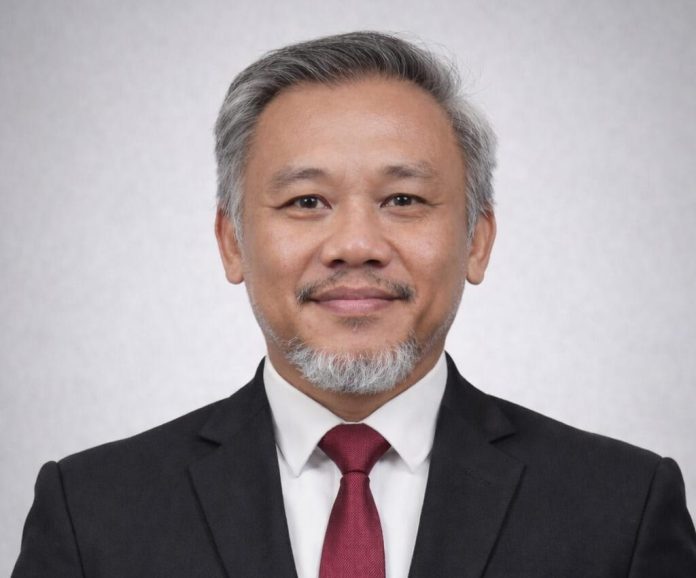 FOTO: Arief Wicaksono, Alumni Unhas, Dekan Fisip Unibos 2016-2022. (Istimewa)