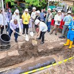 Dianggap Pemborosan, Lalu Dibatalkan, Kini Warga di Utara Kota Makassar Teriak Butuh Air Bersih FOTO: Tahun 2024 lalu PDAM Makassar telah melakukan groundbreaking proyek pemasangan jaringan pipa baru dari Pabbaeng-baeng, Kecamatan Tamalate, menuju wilayah utara Kota Makassar. (Istimewa)