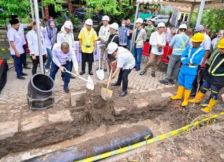 Dianggap Pemborosan, Lalu Dibatalkan, Kini Warga di Utara Kota Makassar Teriak Butuh Air Bersih FOTO: Tahun 2024 lalu PDAM Makassar telah melakukan groundbreaking proyek pemasangan jaringan pipa baru dari Pabbaeng-baeng, Kecamatan Tamalate, menuju wilayah utara Kota Makassar. (Istimewa)