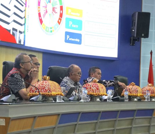 Unhas Akselerasi Penerapan SDGs melalui Sosialisasi dan Rencana Aksi Terintegrasi FOTO: Universitas Hasanuddin (Unhas) menggelar Sosialisasi SDGs Unhas 2026 dalam rangka Peningkatan Pemahaman dan Implementasi Pembangunan Berkelanjutan di Ruang Senat Gedung Rektorat Unhas, Selasa (28/4).