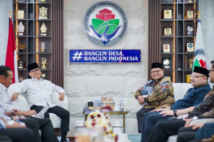 FOTO: Ketua Umum DPP LDII, Dody Taufiq Wijaya dalam pertemuan dengan Menteri Desa Pembangunan Daerah Tertinggal, dan Transmigrasi (Mendes PDT), Yandri Susanto pada Senin, (27/4/2026).