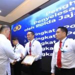 Ditreskrimsus Polda Sulsel Raih Prestasi Tingkat Nasional dalam Penanganan Kasus Tipikor FOTO: Ditreskrimsus Polda Sulawesi Selatan, Kombes Pol. Dr. Andri Ananta Yudhistira, S.I.K., saat menerima penghargaan dari Kakortastipidkor Polri, Irjen Pol. Drs. Totok Suharyanto, S.I.K., M.Hum. di Hotel Mercure Convention Center, Ancol, Jakarta. Rabu (29/4/2026). (Tangkapan layar dari tribarta).