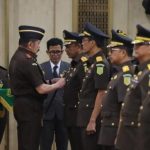Jaksa Agung Lantik Sila Haholongan Sebagai Kajati Sulsel FOTO: Jaksa Agung ST Burhanuddin saat melantik 14 kepala kejaksaan tinggi (kajati) dan pejabat eselon II di lingkungan Kejaksaan Agung. (Istimewa)