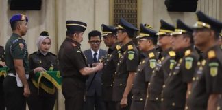 Jaksa Agung Lantik Sila Haholongan Sebagai Kajati Sulsel FOTO: Jaksa Agung ST Burhanuddin saat melantik 14 kepala kejaksaan tinggi (kajati) dan pejabat eselon II di lingkungan Kejaksaan Agung. (Istimewa)