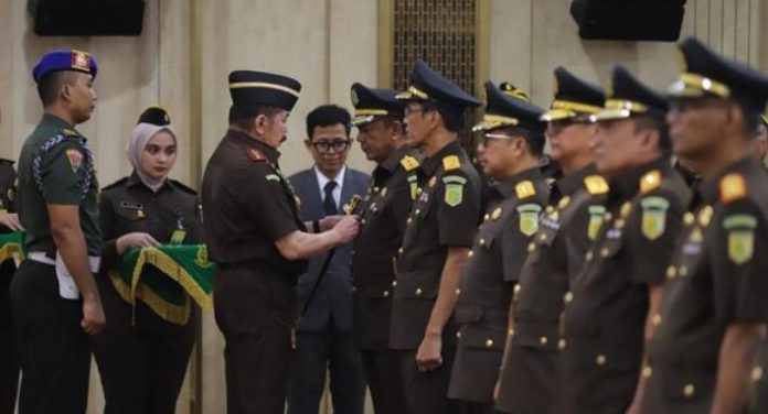 FOTO: Jaksa Agung ST Burhanuddin saat melantik 14 kepala kejaksaan tinggi (kajati) dan pejabat eselon II di lingkungan Kejaksaan Agung. (Istimewa) 