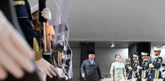 Presiden Prabowo Tiba di Gedung DPR RI Sampaikan Pidato Kerangka Ekonomi Makro dan Pokok Kebijakan Fiskal RAPBN 2027 FOTO: Ketua DPR RI Puan Maharani saat menerima kedatangan Presiden Prabowo Subianto untuk menyampaikan pidato pada Rapat Paripurna DPR RI ke-19 Masa Persidangan V Tahun Sidang 2025–2026. (Sumber: BPMI Setpres)