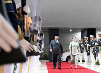 Presiden Prabowo Tiba di Gedung DPR RI Sampaikan Pidato Kerangka Ekonomi Makro dan Pokok Kebijakan Fiskal RAPBN 2027 FOTO: Ketua DPR RI Puan Maharani saat menerima kedatangan Presiden Prabowo Subianto untuk menyampaikan pidato pada Rapat Paripurna DPR RI ke-19 Masa Persidangan V Tahun Sidang 2025–2026. (Sumber: BPMI Setpres)