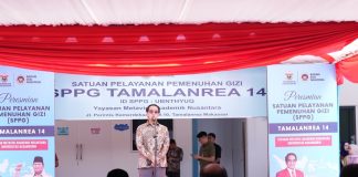 Unhas Buka SPPG, Kampus di Indonesia Ramai-ramai Menolak FOTO: Prof. Dr. Ir. Jamaluddin Jompa, M.Sc. (Prof JJ) adalah Rektor Universitas Hasanuddin (Unhas) saat peresmian SPPG) di dalam lingkungan kampus. (Dok Unhas)