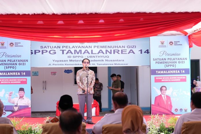 FOTO: Prof. Dr. Ir. Jamaluddin Jompa, M.Sc. (Prof JJ) adalah Rektor Universitas Hasanuddin (Unhas) saat peresmian SPPG) di dalam lingkungan kampus. (Dok Unhas) 