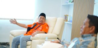 Bawa Satu Kontainer Berkas, PGR Sulsel Resmi Ajukan Legalitas ke Kemenkum FOTO: Ketua DPW PGR Sulsel, Asri Tadda, bersama jajaran pengurus wilayah menyerahkan berkas administratif ke Kantor Wilayah Kementerian Hukum RI Sulsel, Kamis (30/4/2026).
