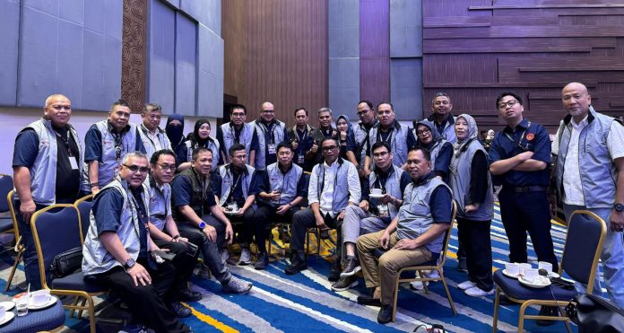 FOTO: Delegasi Ikafe Unhas usai melakukan aksi walk-out di Mubes IKA Unhas 1-3 Mei 2026 di Hotel Four Point - Makassar.