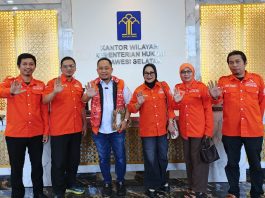 Sah! Partai Gerakan Rakyat Sulsel Resmi Kantongi SKT Kanwil Kemenkum Sulsel FOTO: Dewan Pimpinan Wilayah (DPW) Partai Gerakan Rakyat (PGR) Sulawesi Selatan resmi mengantongi Surat Keterangan Terdaftar (SKT) dari Kantor Wilayah Kementerian Hukum Provinsi Sulawesi Selatan, Selasa (5/5/2026).