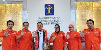 Sah! Partai Gerakan Rakyat Sulsel Resmi Kantongi SKT Kanwil Kemenkum Sulsel FOTO: Dewan Pimpinan Wilayah (DPW) Partai Gerakan Rakyat (PGR) Sulawesi Selatan resmi mengantongi Surat Keterangan Terdaftar (SKT) dari Kantor Wilayah Kementerian Hukum Provinsi Sulawesi Selatan, Selasa (5/5/2026).