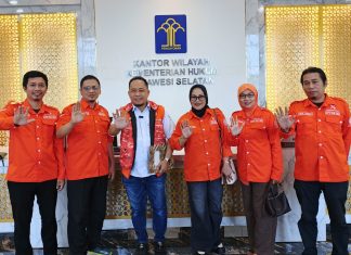 Sah! Partai Gerakan Rakyat Sulsel Resmi Kantongi SKT Kanwil Kemenkum Sulsel FOTO: Dewan Pimpinan Wilayah (DPW) Partai Gerakan Rakyat (PGR) Sulawesi Selatan resmi mengantongi Surat Keterangan Terdaftar (SKT) dari Kantor Wilayah Kementerian Hukum Provinsi Sulawesi Selatan, Selasa (5/5/2026).