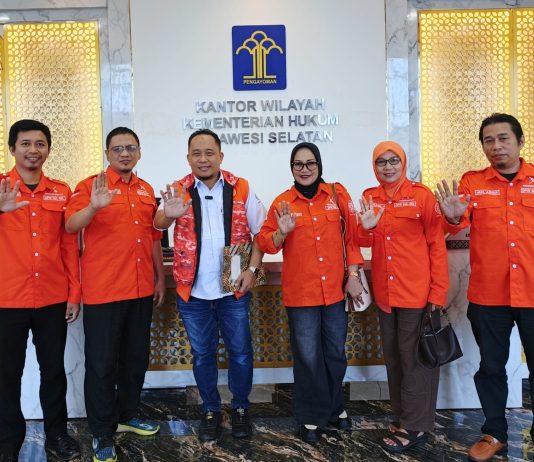Sah! Partai Gerakan Rakyat Sulsel Resmi Kantongi SKT Kanwil Kemenkum Sulsel FOTO: Dewan Pimpinan Wilayah (DPW) Partai Gerakan Rakyat (PGR) Sulawesi Selatan resmi mengantongi Surat Keterangan Terdaftar (SKT) dari Kantor Wilayah Kementerian Hukum Provinsi Sulawesi Selatan, Selasa (5/5/2026).