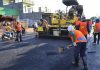Harga Aspal Meroket Hingga 50 Persen, Bagaimana Nasib Proyek Jalan Senilai Rp 3,7 Triliun di Sulsel? FOTO: Ilustrasi pengerjaan pengaspalan jalan. (Dok via google)