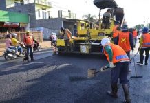 Harga Aspal Meroket Hingga 50 Persen, Bagaimana Nasib Proyek Jalan Senilai Rp 3,7 Triliun di Sulsel? FOTO: Ilustrasi pengerjaan pengaspalan jalan. (Dok via google)