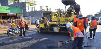 Harga Aspal Meroket Hingga 50 Persen, Bagaimana Nasib Proyek Jalan Senilai Rp 3,7 Triliun di Sulsel? FOTO: Ilustrasi pengerjaan pengaspalan jalan. (Dok via google)