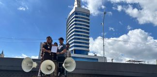 Dari Dugaan Korupsi hingga Konflik Agraria, HMPLT Bawa Tiga Tuntutan ke Kejati dan Polda Sulsel FOTO: Himpunan Mahasiswa Penyelamat Luwu Timur menggelar aksi demonstrasi di Kejaksaan Tinggi Sulawesi Selatan dan Kepolisian Daerah Sulawesi Selatan, Kamis (7/5/2026) siang..