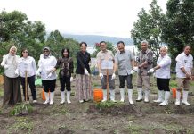 Tanam Pohon untuk Masa Depan, Taruna Ikrar Kampanyekan Penghijauan Nasional di Danau Toba Kepala Badan Pengawas Obat dan Makanan (BPOM) RI, Prof. Dr. Taruna Ikrar lakukan penanaman pohon di taman sekitar Danau Toba