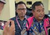 Bebaskan Mantan Direktur RSUD Syech Yusuf Kini Irwan Muin Jadi PH Eks Pj Gubernur Sulsel FOTO: Irwan Muin mendampingi eks Pj Gubernur Sulsel Bahtiar Baharuddin saat memberikan keterangan pers kepada media di gedung Kejati Sulsel. (tangkapan layar)