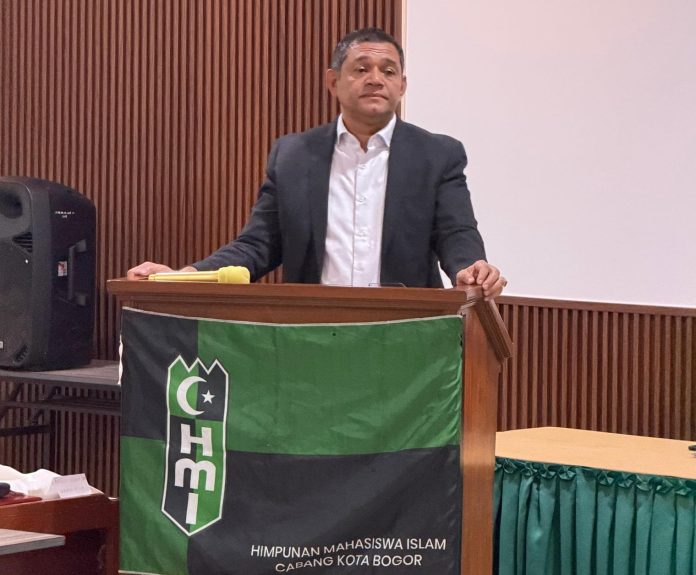 FOTO: Pakar Hukum Tata Negara Universitas Muslim Indonesia Dr. Fahri Bachmid,S.H.,M.H. menjadi narasumber pada kegiatan Intermediate Training atau Latihan Kader II (LK II) yang diselenggarakan oleh Himpunan Mahasiswa Islam Cabang Kota Bogor tahun 2026.