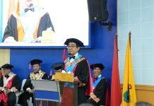 Pengukuhan Empat Guru Besar, Rektor: Unhas Siap Perluas Kontribusi Hingga Tingkat Global FOTO: Rektor Unhas, Prof. Dr. Ir. Jamaluddin Jompa, M.Sc., Ketua, Sekretaris, dan Anggota Majelis Wali Amanat, Senat Akademik, Dewan Profesor,menghadiri Rapat Paripurna Senat Akademik terbatas dalam rangka upacara Pengukuhan dan Penerimaan Anggota Dewan Profesor terhadap empat guru besar. Senin (11/05).
