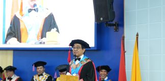 Pengukuhan Empat Guru Besar, Rektor: Unhas Siap Perluas Kontribusi Hingga Tingkat Global FOTO: Rektor Unhas, Prof. Dr. Ir. Jamaluddin Jompa, M.Sc., Ketua, Sekretaris, dan Anggota Majelis Wali Amanat, Senat Akademik, Dewan Profesor,menghadiri Rapat Paripurna Senat Akademik terbatas dalam rangka upacara Pengukuhan dan Penerimaan Anggota Dewan Profesor terhadap empat guru besar. Senin (11/05).