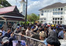Gerudug Balaikota Makassar, Warga Tamalanrea Tolak Lokasi PSEL FOTO: Gerakan Rakyat Menolak Lokasi Pembangunan (GERAM) PLTSa mendatangi kantor Balaikota Makassar. Rabu (13/5). (Istimewa).