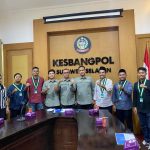 PW KAMMI Sulsel Audiensi dan Serahkan Dokumen Legalitas Organisasi ke Kesbangpol Sulsel FOTO: Pengurus Wilayah Kesatuan Aksi Mahasiswa Muslim Indonesia (PW KAMMI) Sulawesi Selatan melaksanakan audiensi sekaligus penyerahan laporan keberadaan organisasi kepada Badan Kesatuan Bangsa dan Politik Sulawesi Selatan