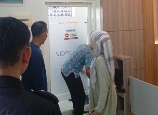 Warga Penghuni Geruduk Building Manajemen Apartemen Vida View Pertanyakan IPL dan P3SRS FOTO: Keributan sempat terjadi di ruang building manajemen lantai 1 apartemen vida view, Panakukang. Rabu (13/5). (Istimewa)