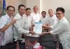 Dikawal Para Pendukung, Suwardi Thahir Resmi Kembalikan Formulir Calon Ketua PWI Sulsel FOTO: Suwardi Thahir resmi mendaftar sebagai kontestan pada pemilihan Ketua PWI Sulsel masa bakti 2026-2031.
