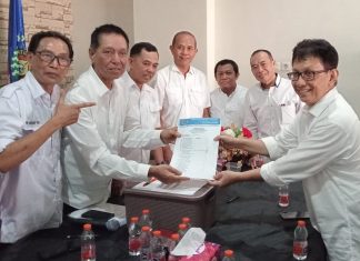 Dikawal Para Pendukung, Suwardi Thahir Resmi Kembalikan Formulir Calon Ketua PWI Sulsel FOTO: Suwardi Thahir resmi mendaftar sebagai kontestan pada pemilihan Ketua PWI Sulsel masa bakti 2026-2031.