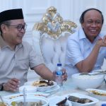 Pernah di Demokrat, Musda Golkar ke X: Supriansa dapat Surat Rekomendasi DPP Jadi Calon Tunggal Ketua DPD Golkar Sulsel FOTO: Politisi senior partai golkar Sulawesi Selatan (Sulsel), Supriansa duduk satu meja dengan Ketua Plt DPD I Golkar Sulsel, Muhidin M.Said. (istimewa)
