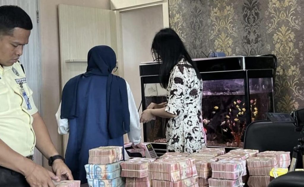 FOTO: RM Direktur Utama, PT AAN pengusaha/rekanan pengadaan bibit nanas senilai Rp60 miliar telah mengembalikan uang sebesar Rp 4,3 miliar kepada pihak penyidik di Kejaksaan Tinggi Sulawesi Selatan (Kejati Sulsel) pada Rabu 13 Mei 2026. (Istimewa)