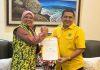 Dari Konsolidasi Internal Golkar Sulsel, Jubir K21: Usulkan Appi Calon Ketua DPD I, Muhidin: Ketum Maunya Aklamasi FOTO: Ketua DPD II Golkar Maros, Suhartina Bohari saat memberikan dukungan ke Munafri Arifuddin sebagai calon Ketua DPD I Golkar Sulsel. (Dok via google)