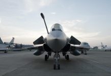 Presiden Prabowo: Langit Indonesia Harus Aman, Kedaulatan tidak Bisa Ditawar FOTO: Presiden Prabowo Subianto menyerahkan alat utama sistem persenjataan (alutsista) pesawat tempur Dassault Rafale yang diserahkan ke TNI AU pada Senin, 18 Mei 2026, di Pangkalan Udara Halim Perdanakusuma, Jakarta, (Seskab)