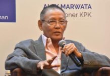 Guru Besar ini Mengaku Menyesal Memasukkan Unsur Kerugian Negara ke Dalam UU Tipikor FOTO: Guru Besar Hukum Universitas Padjadjaran Romli Atmasasmita. (Dok via Hidayatullah.com)